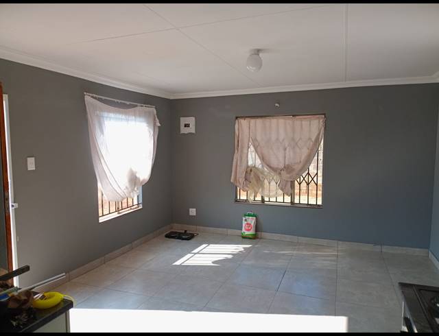 3 BEDROOM HOUSE FOR SALE IN STRETFORD
